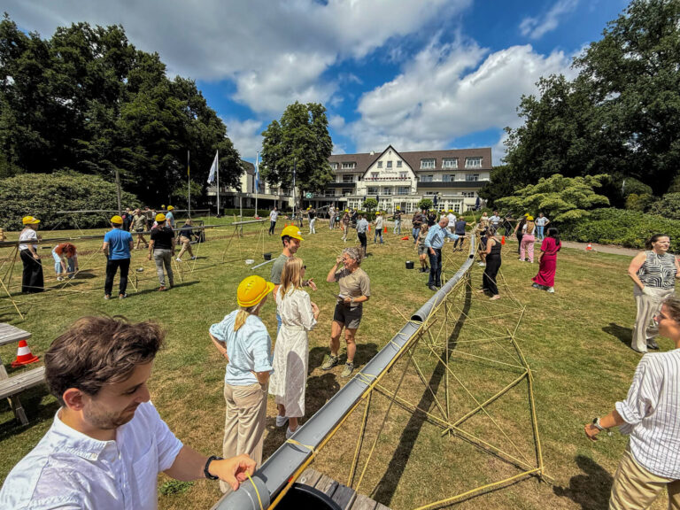 ee-teambuilding-bamboe-bouwen-31